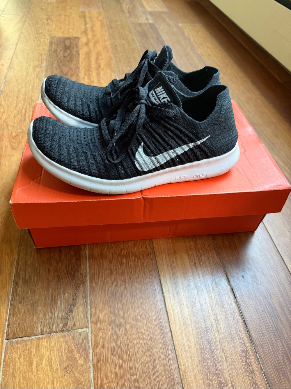 NIKE Free RN Flyknit Sneakers Black w White Swoosh Style#831070001 size Women 8